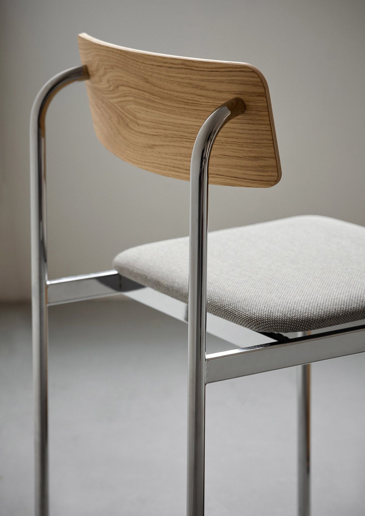 MOEBE Offset Chair
