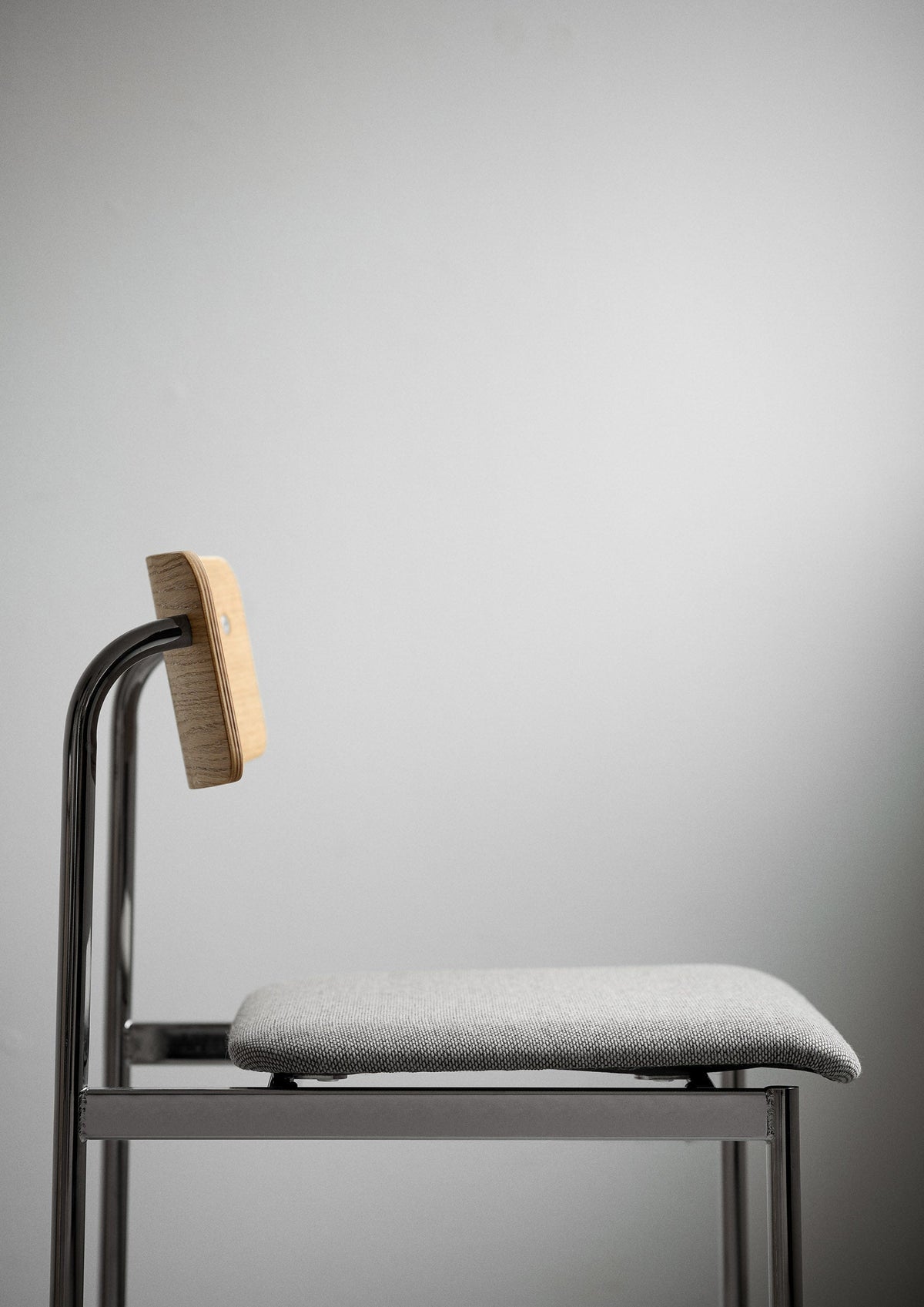 MOEBE Offset Chair