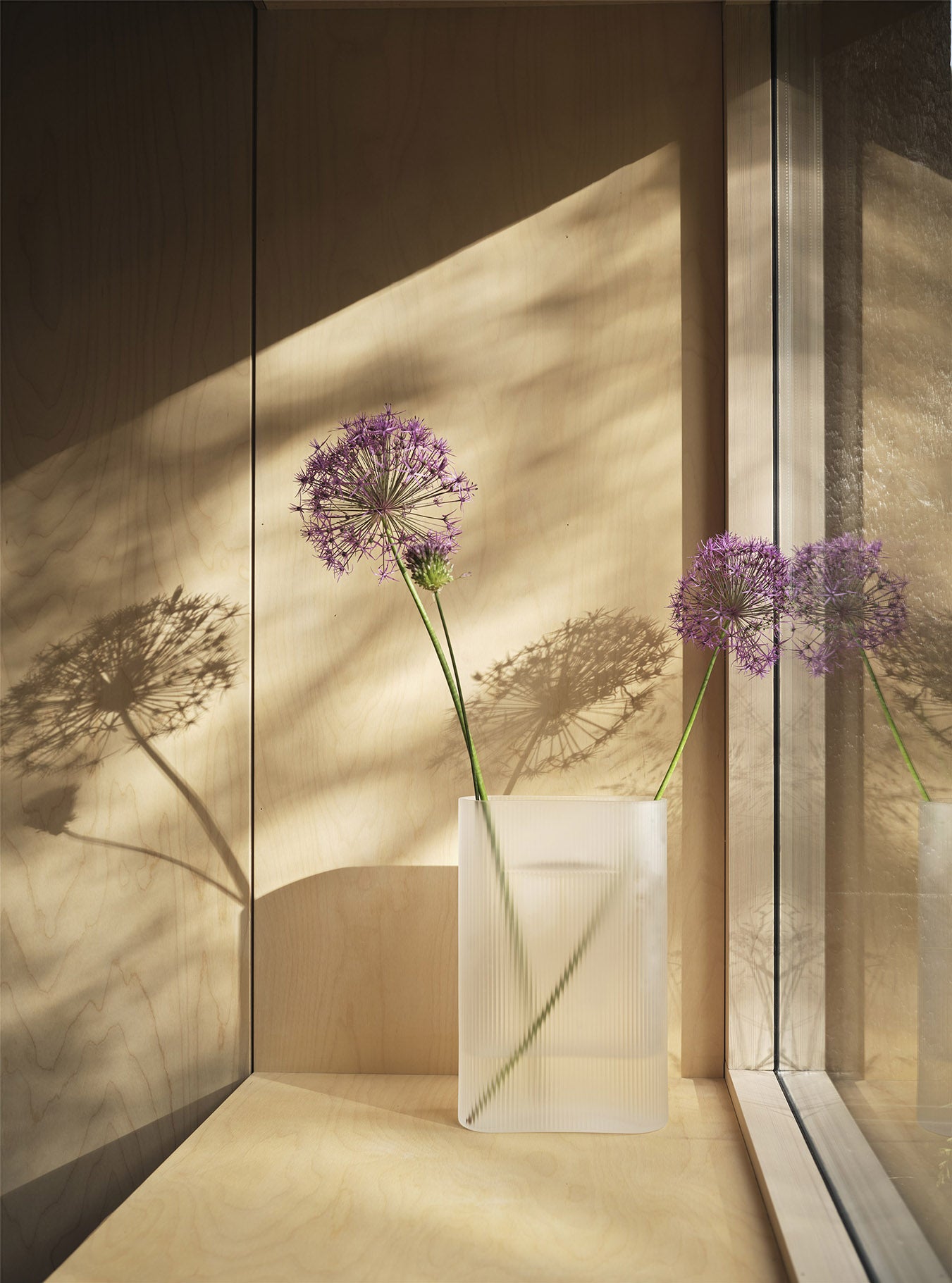 Muuto Ridge Vase White Frosted Glass