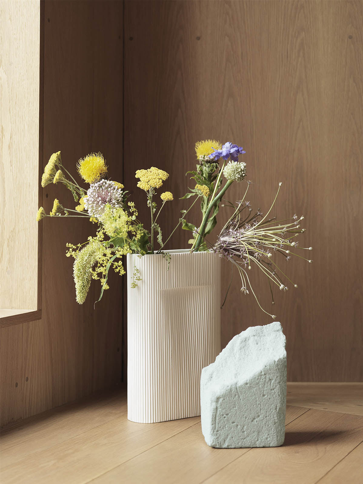 Muuto Ridge Vase H35 Off White