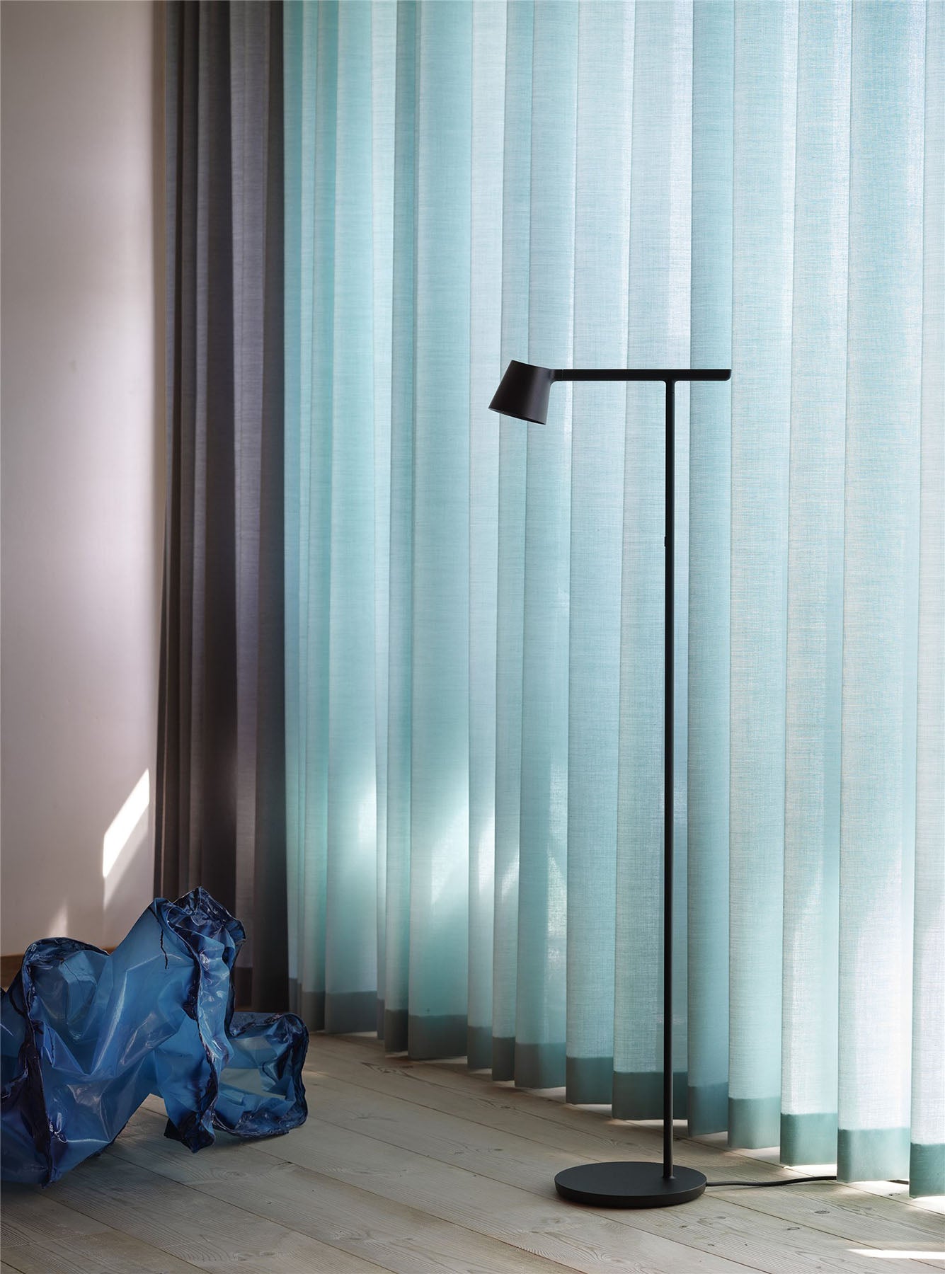 Muuto Tip Floor Lamp Black