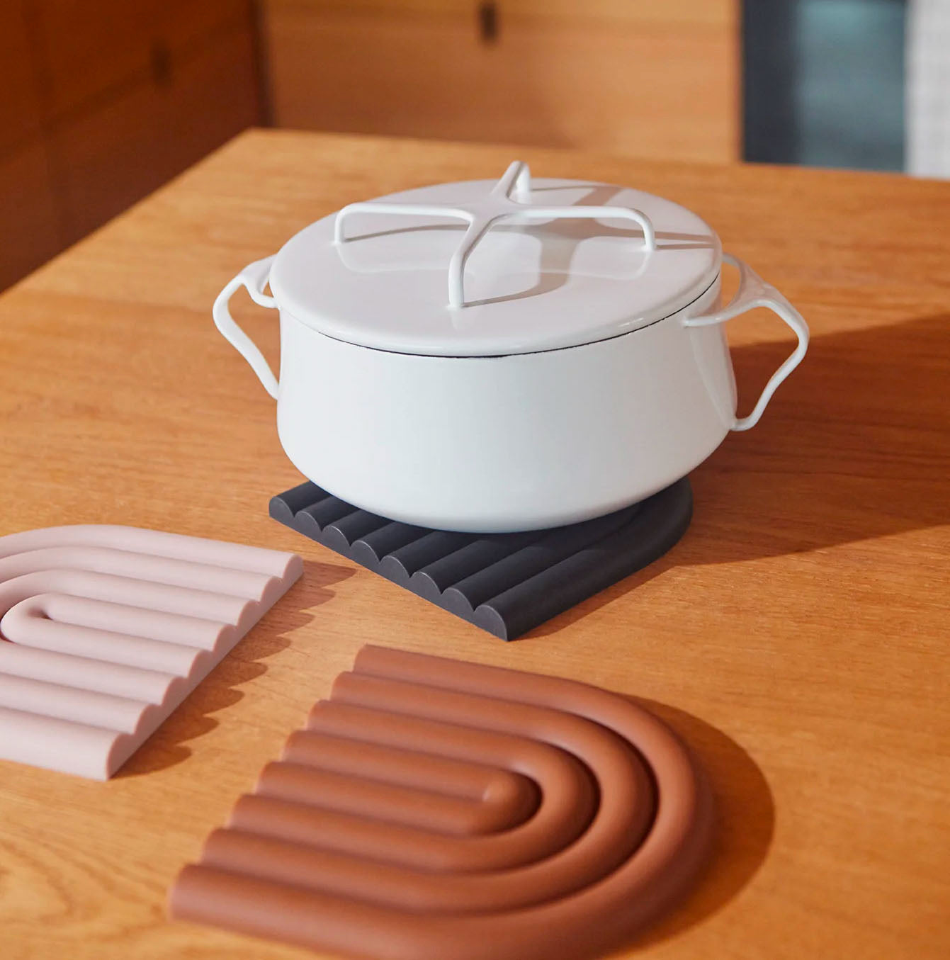 OYOY Rainbow Trivet Black