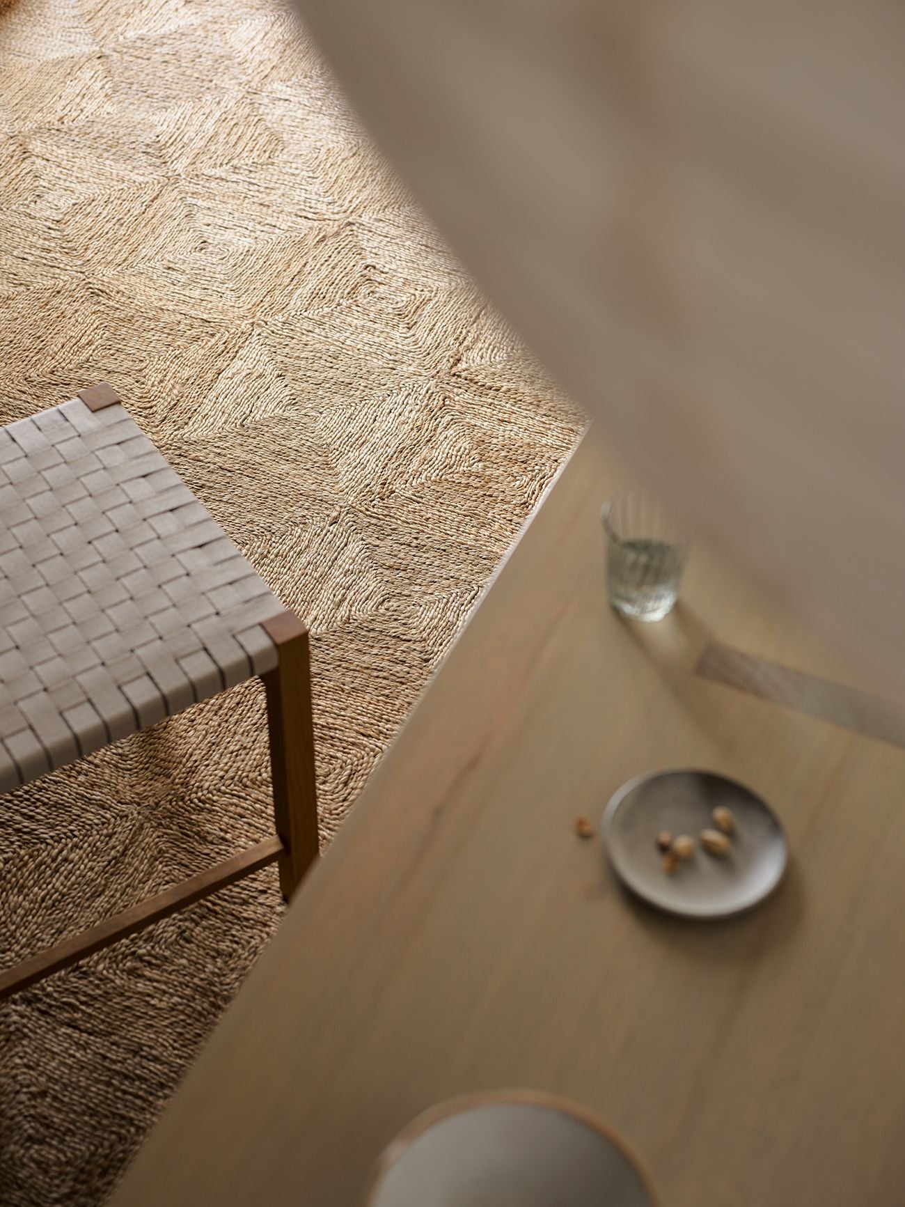 Armadillo Sequoia Handcrafted Jute Area Rug Natural