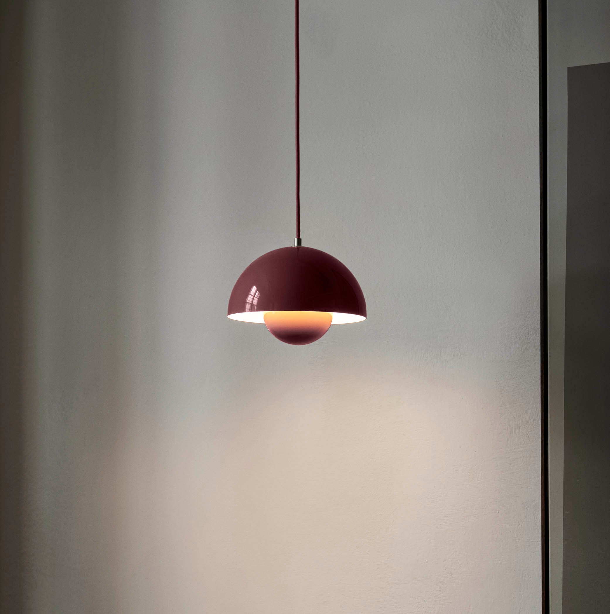 &Tradition Flowerpot Pendant VP1 Dark Plum