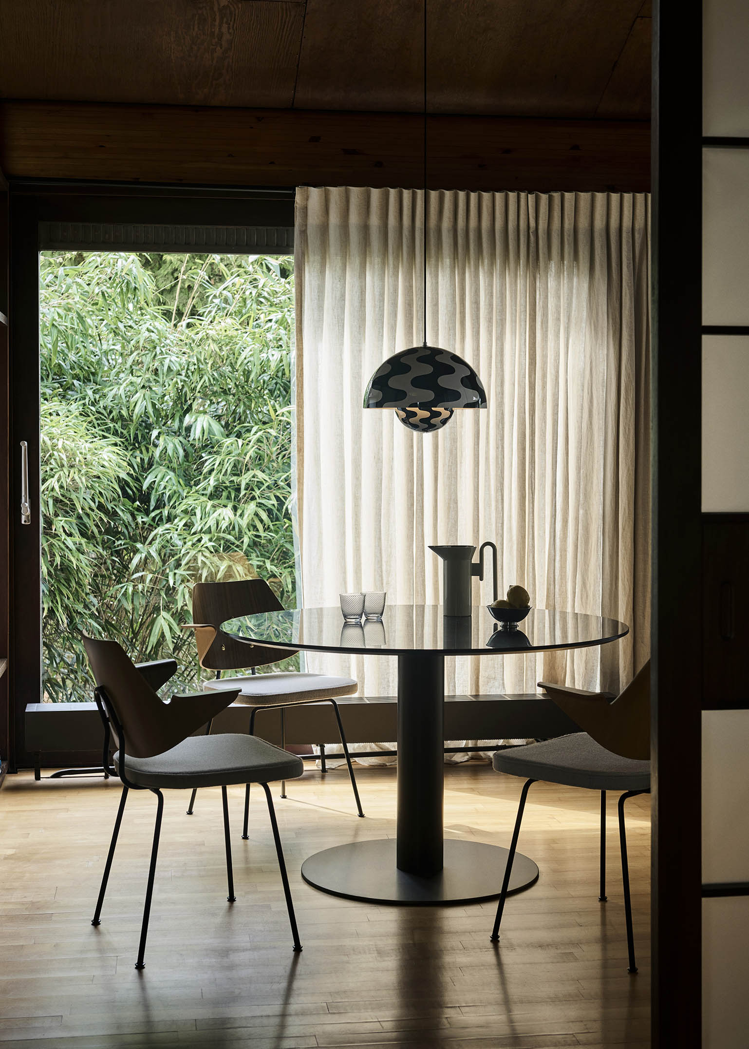 &Tradition Flowerpot Pendant VP7 Ø37cm Black White