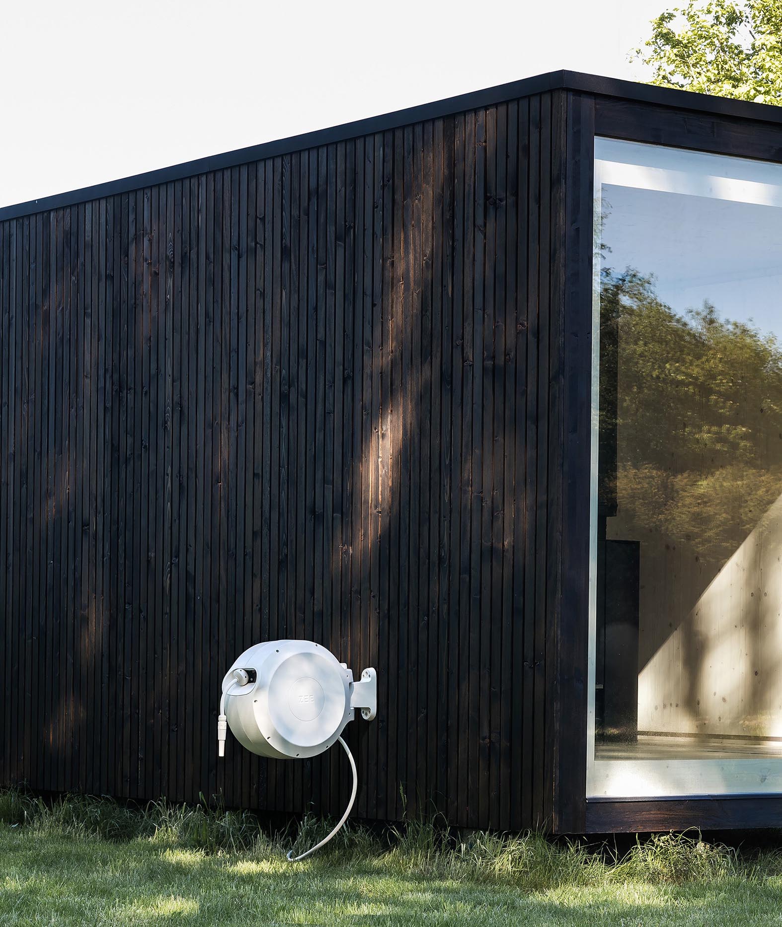 Zee Mirtoon Garden Hose White