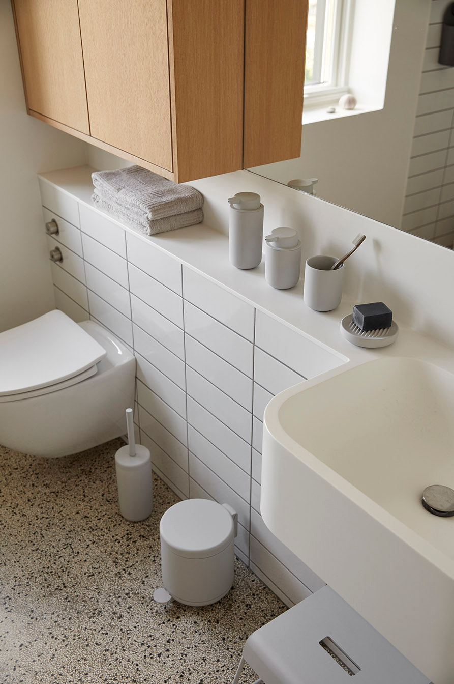 Zone Ume Toothbrust Mug Soft Grey