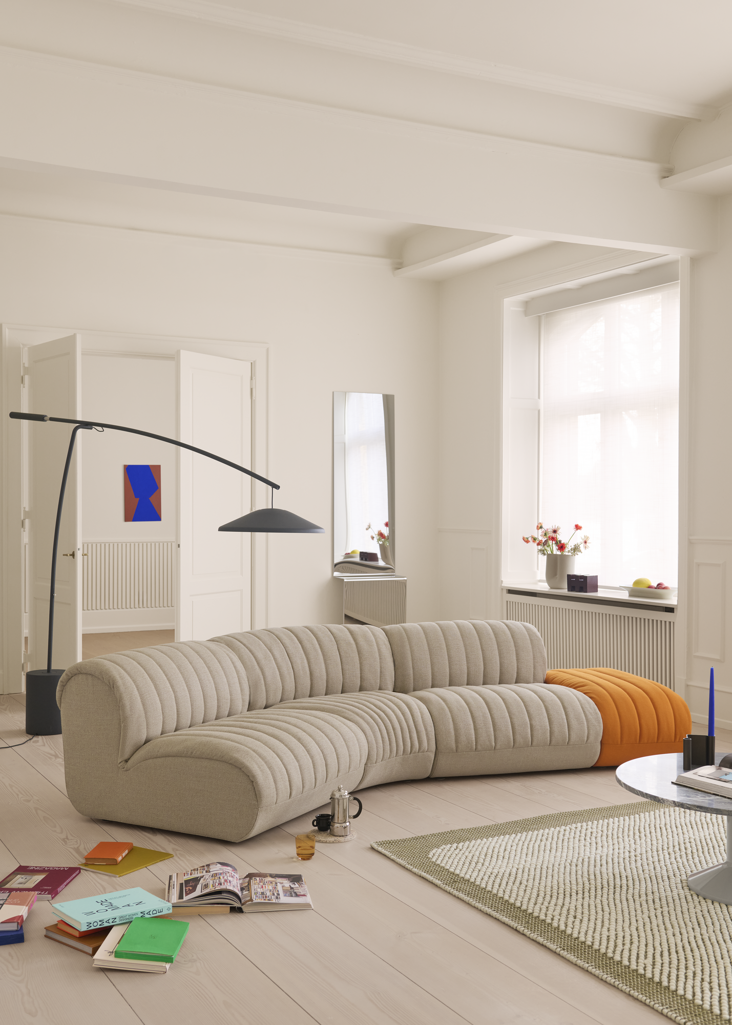 Muuto Contra Floor Lamp Anthracite Black with Concrete Base