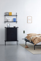 https://cdn.shopify.com/s/files/1/0485/4962/6019/files/moebe_tall-bed_ic_black_high-res_05.jpg?v=1751460567