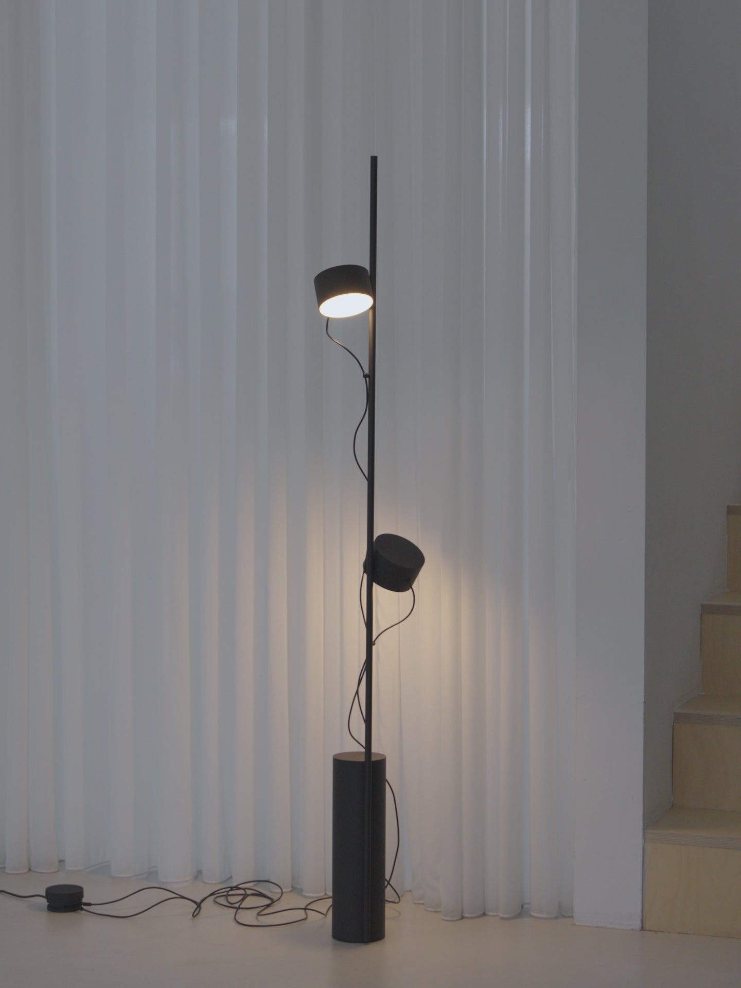 Muuto Contra Floor Lamp Anthracite Black with Concrete Base