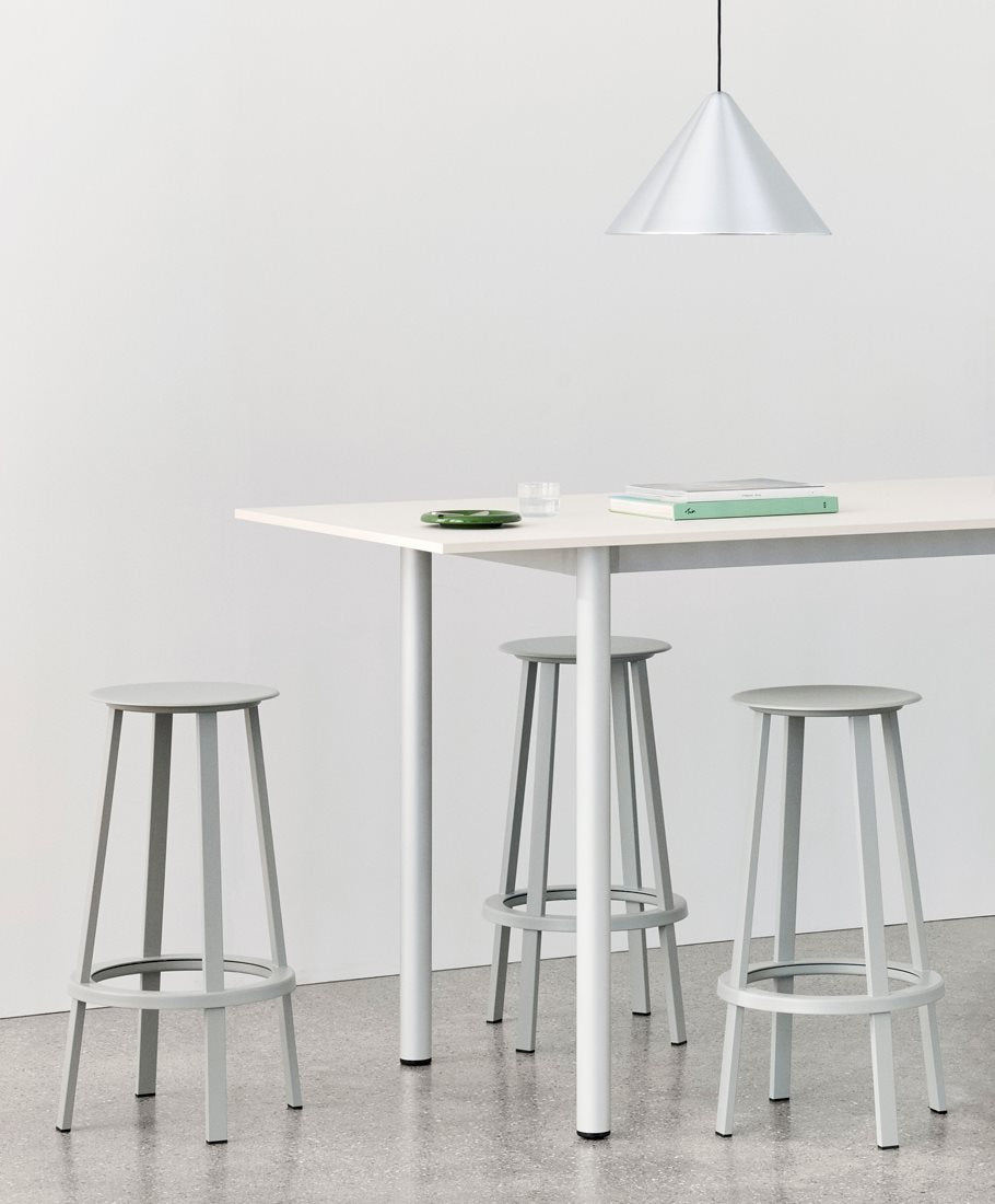https://www.hay.com/img_20250929090944/globalassets/inriver/integration/service/revolver-bar-stool_910x1100_brandmodel3.jpg