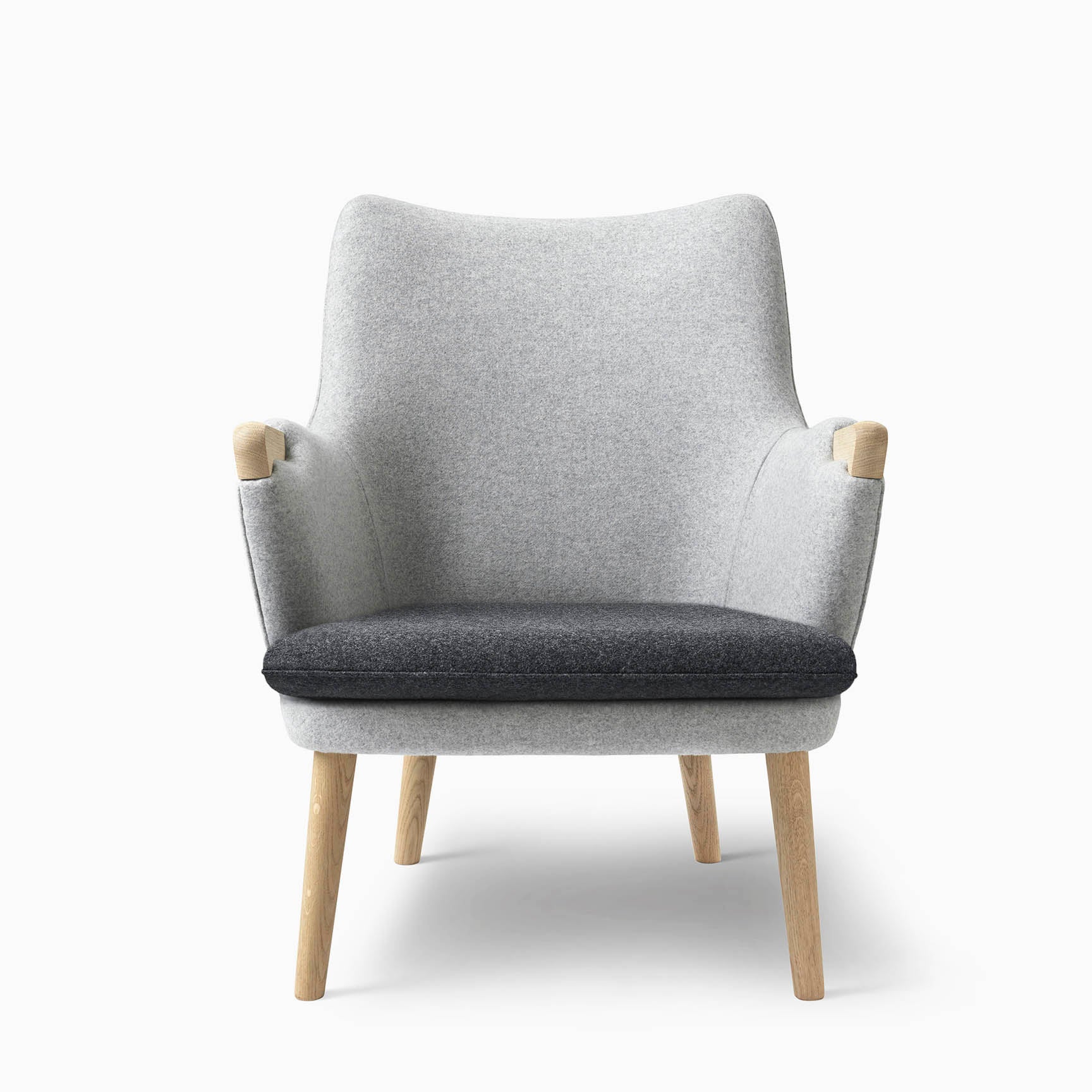 Carl Hansen & Søn CH71 Lounge Chair – Arrival Hall