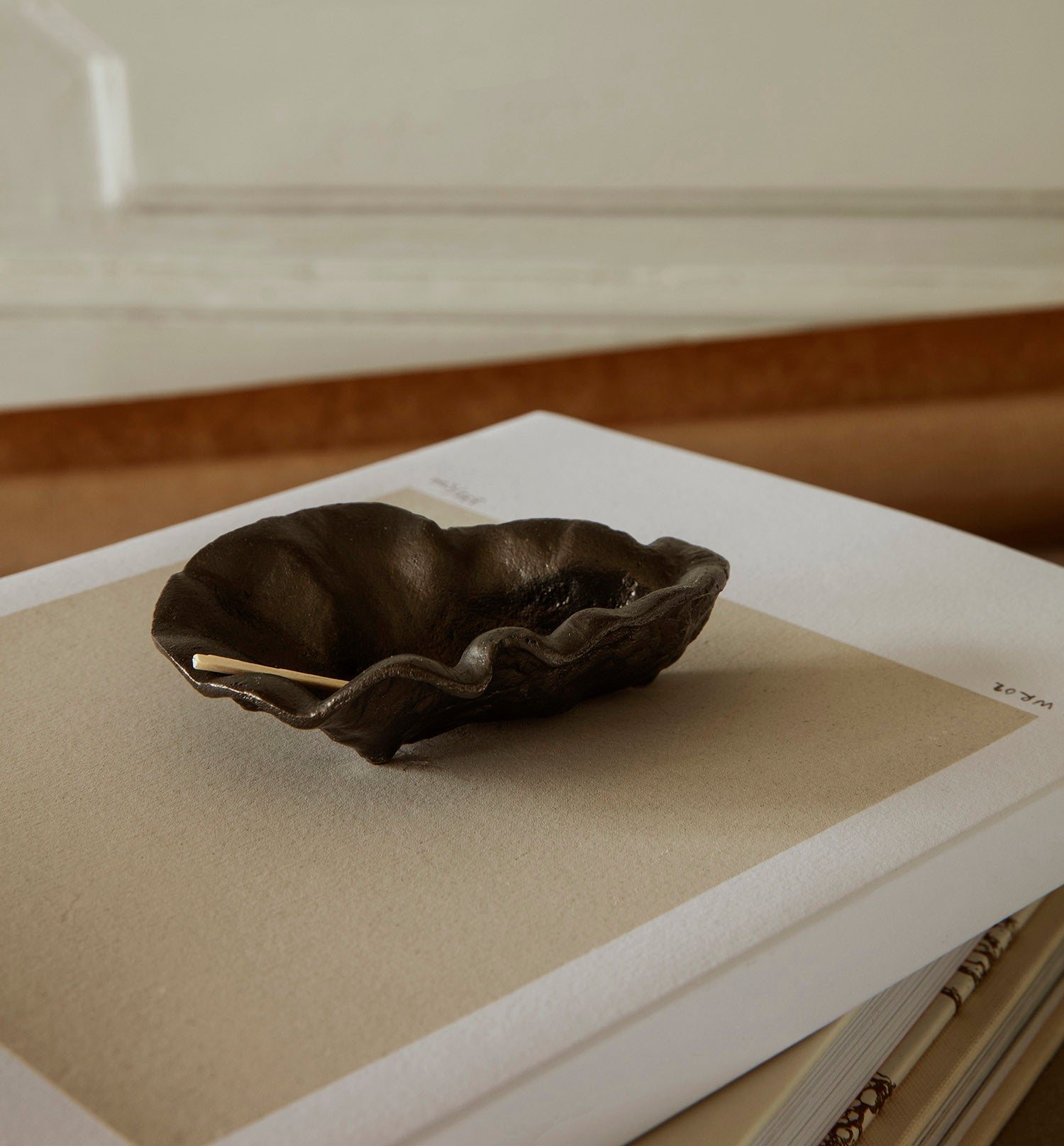 Ferm Living Oyster Bowl Black Brass