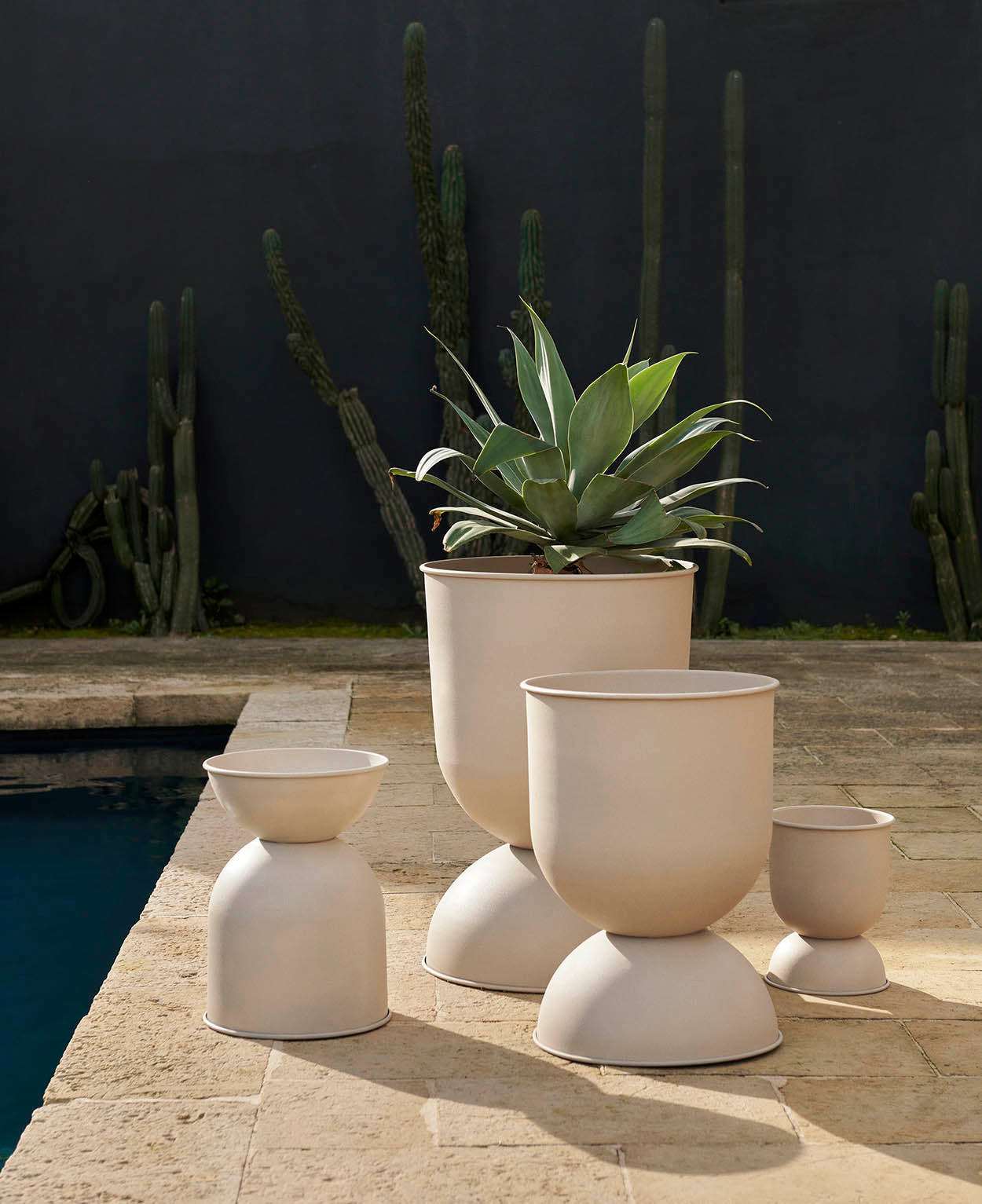 Ferm Living Hourglass Pot Large Cashmere