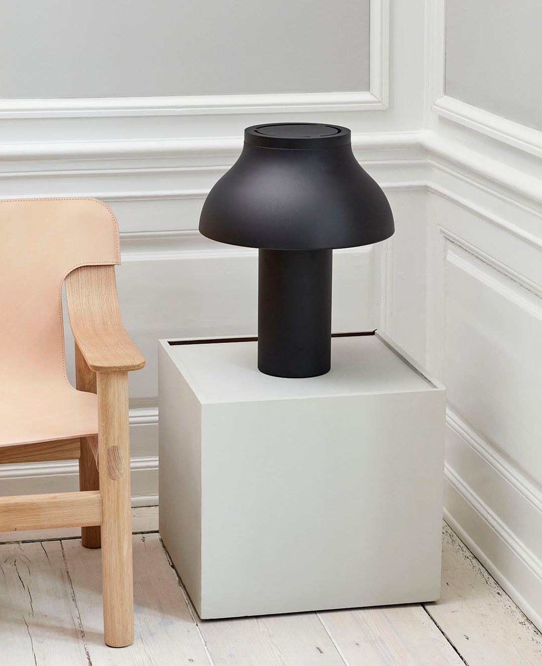 HAY PC Table Lamp Large Soft Black Arrival Hall
