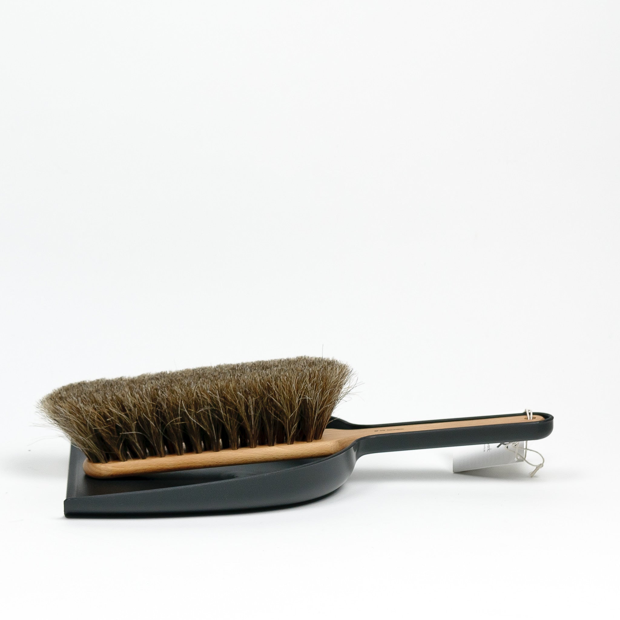 Iris Hantverk Dustpan Black