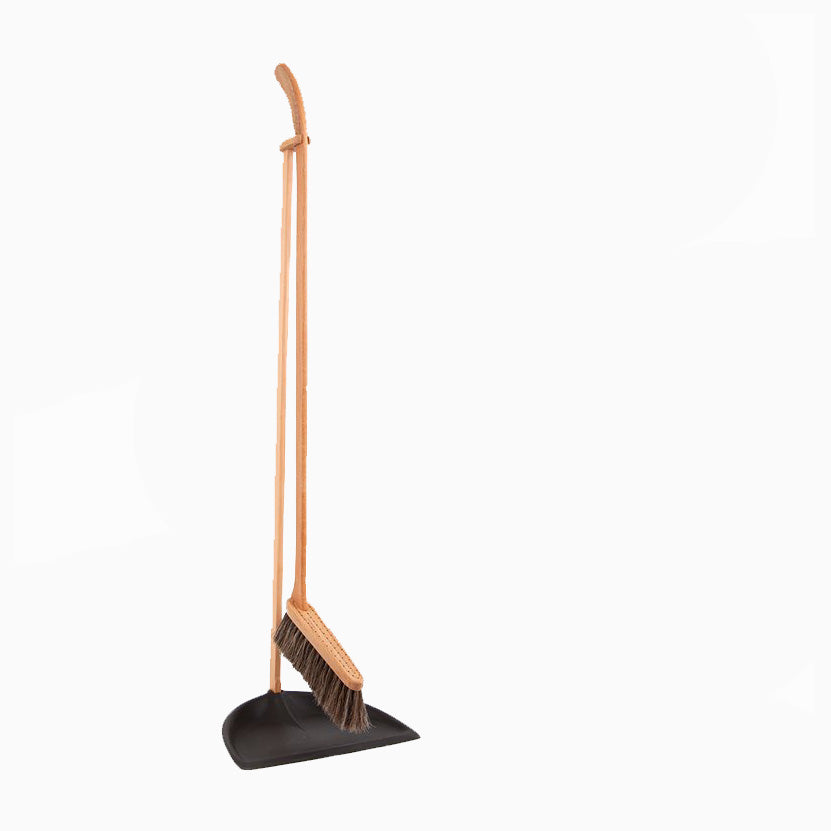 Iris Hantverk Dustpan and Broom Black