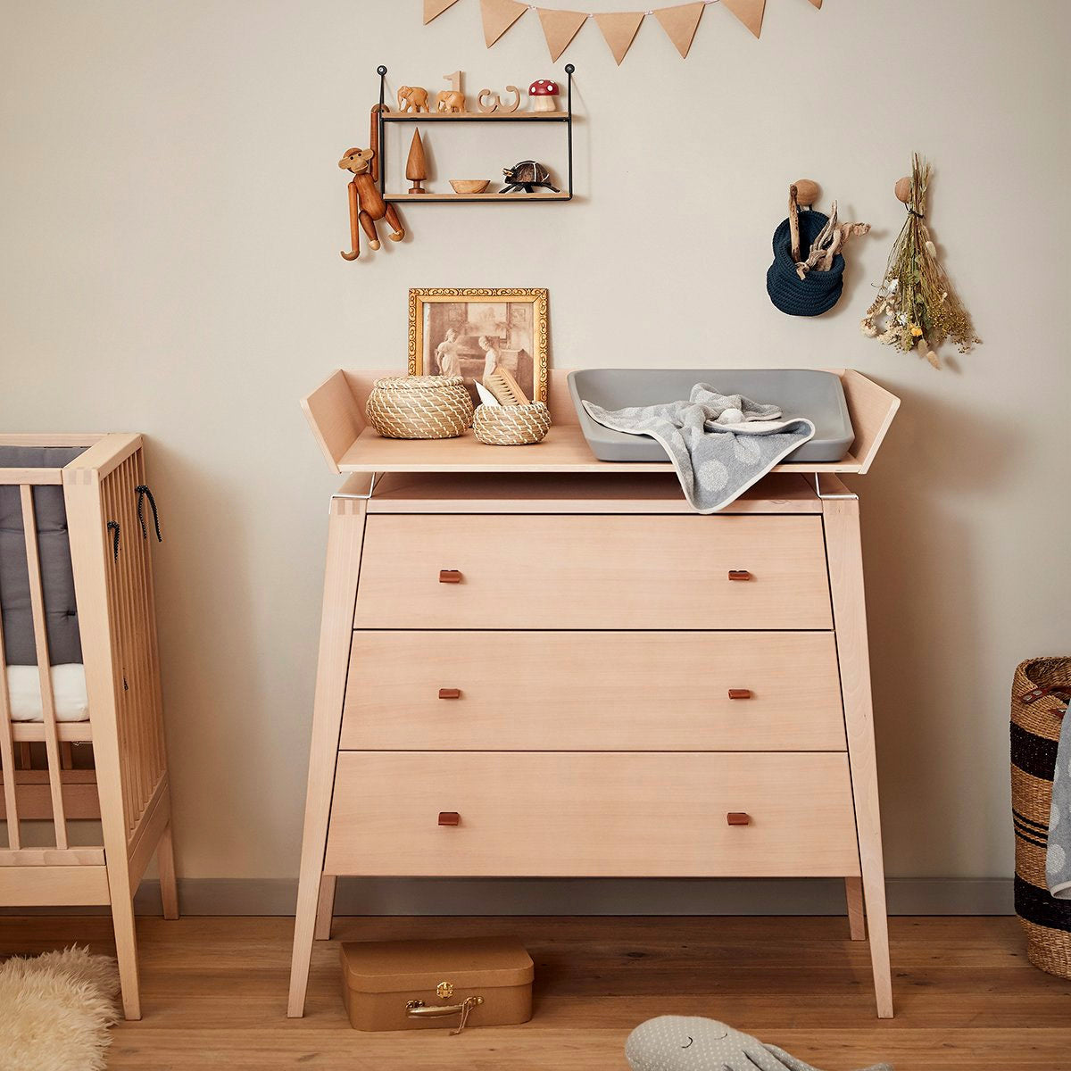 Leander Linea Dresser with Changing Unit