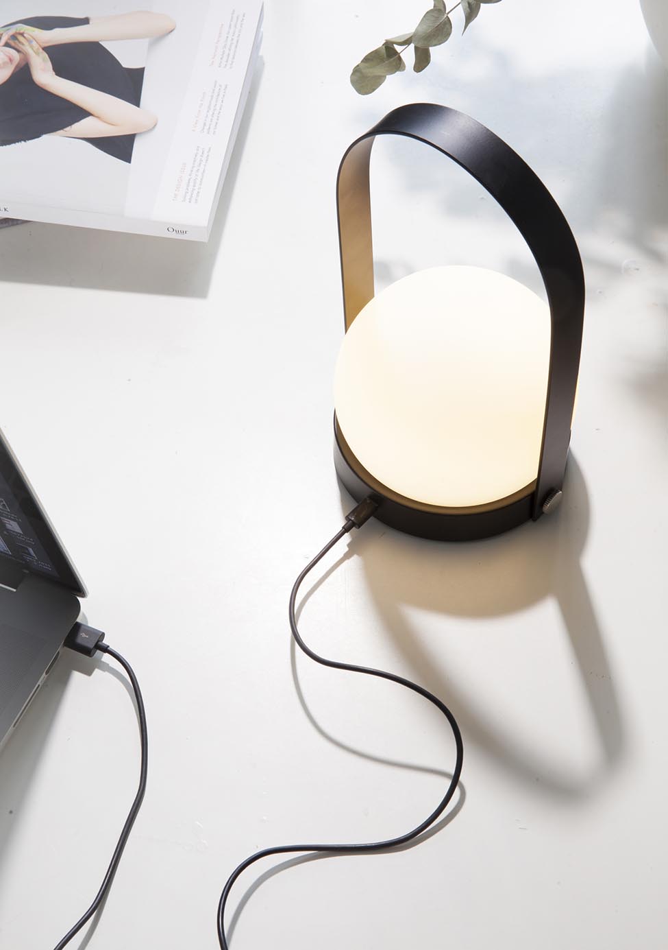 Menu Carrie Lamp Black