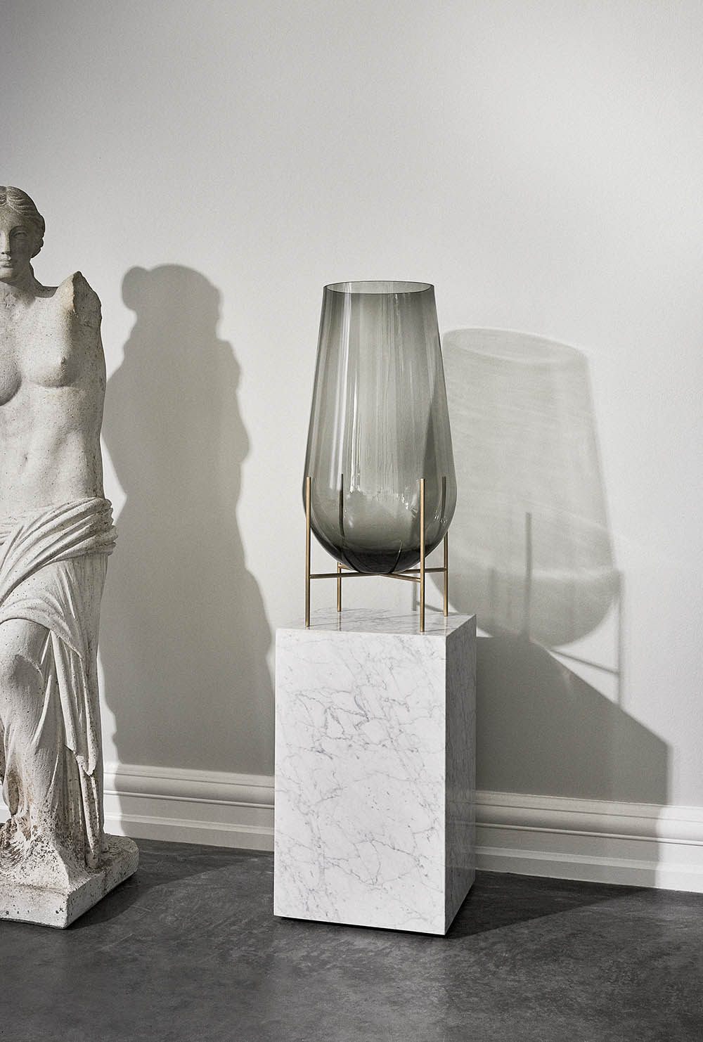 Menu Echasse Vase Display