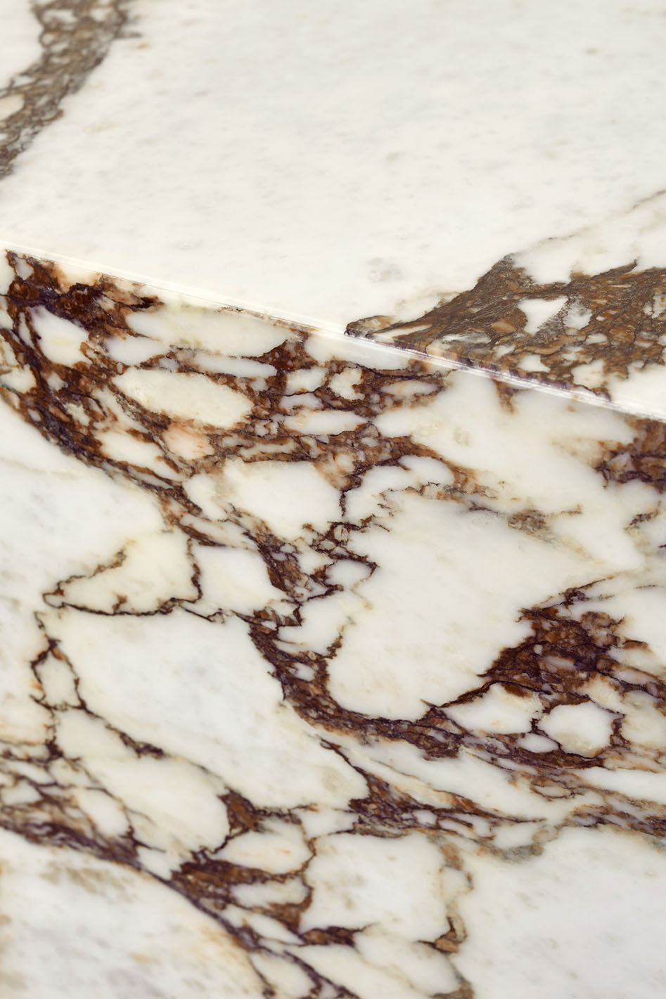Menu Plinth Low Rose Calacatta Viola