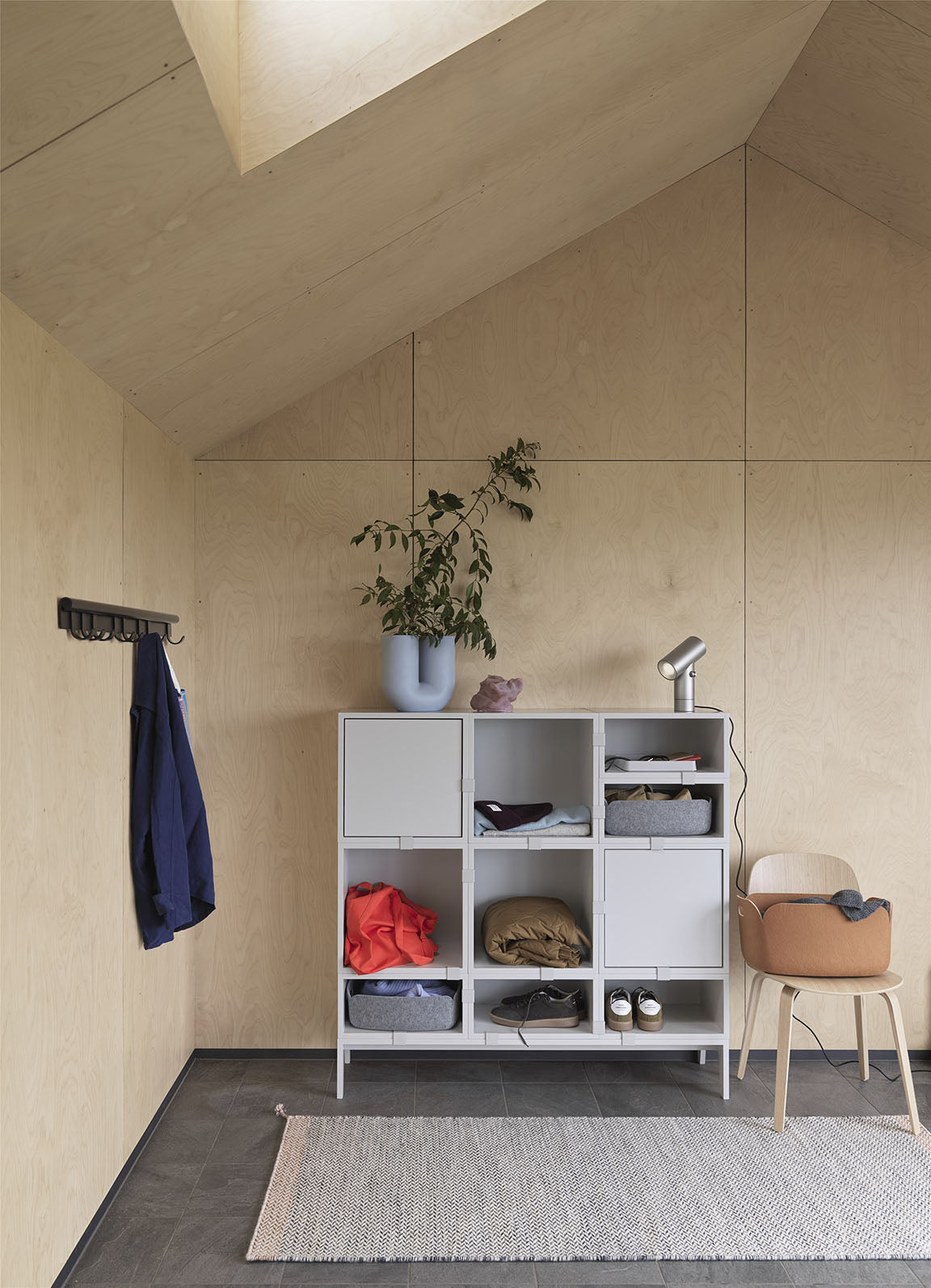 Muuto Coil Coat Rack Black 100cm