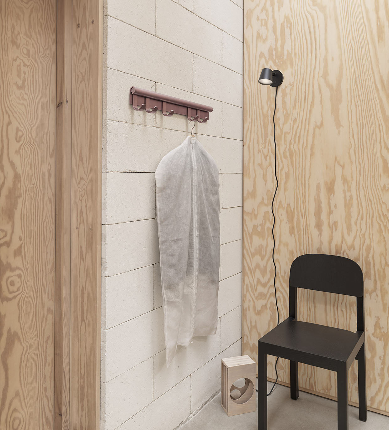 Muuto Coil Coat Rack Plum