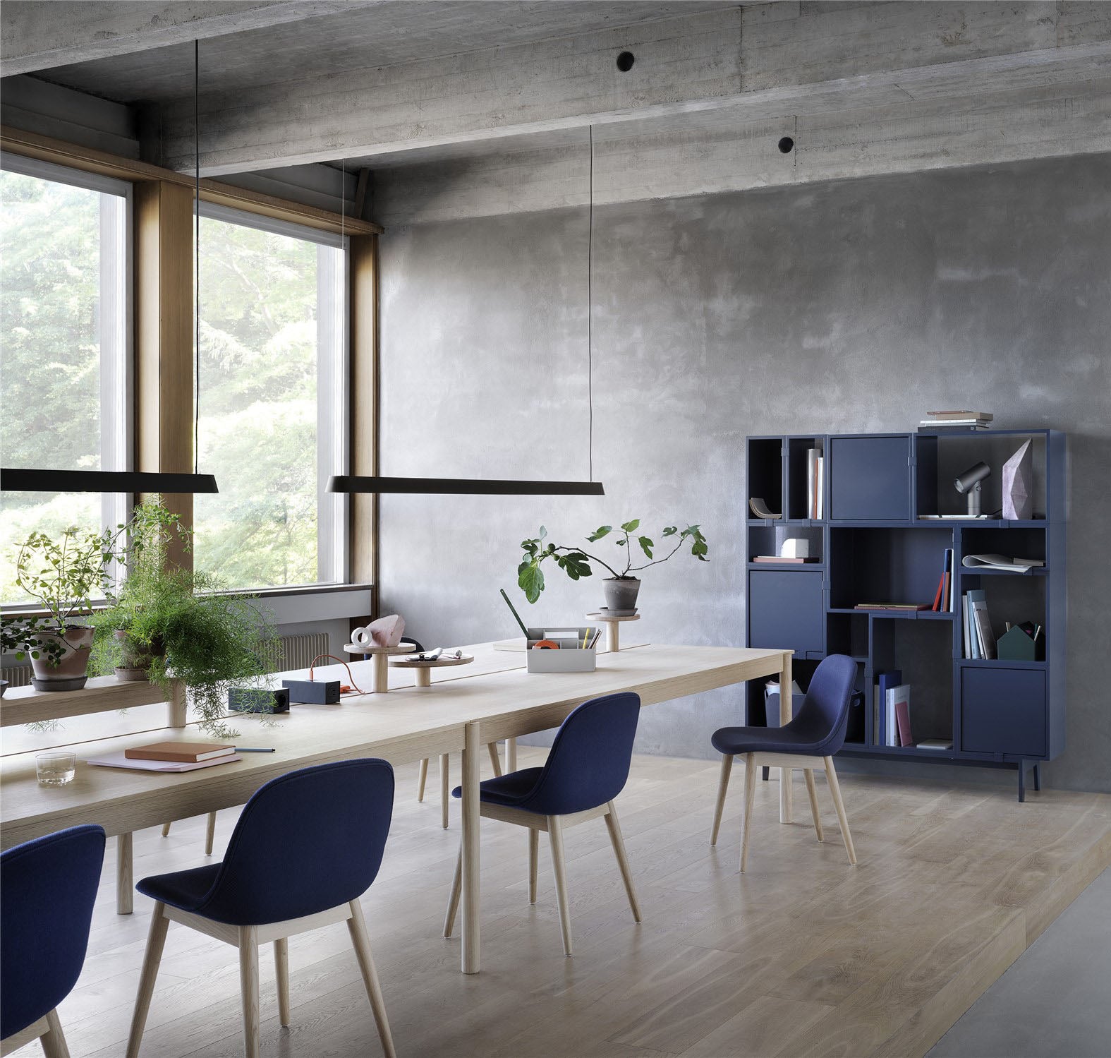 Muuto Linear Pendant Black