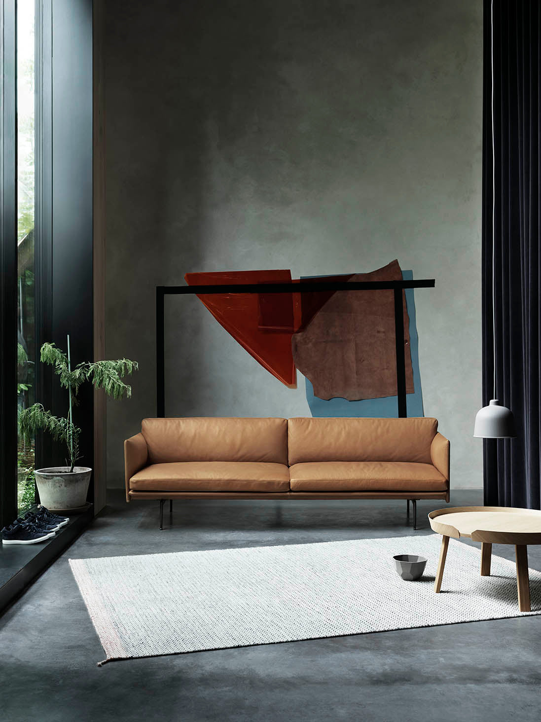 Muuto Outline Sofa Cognac Display