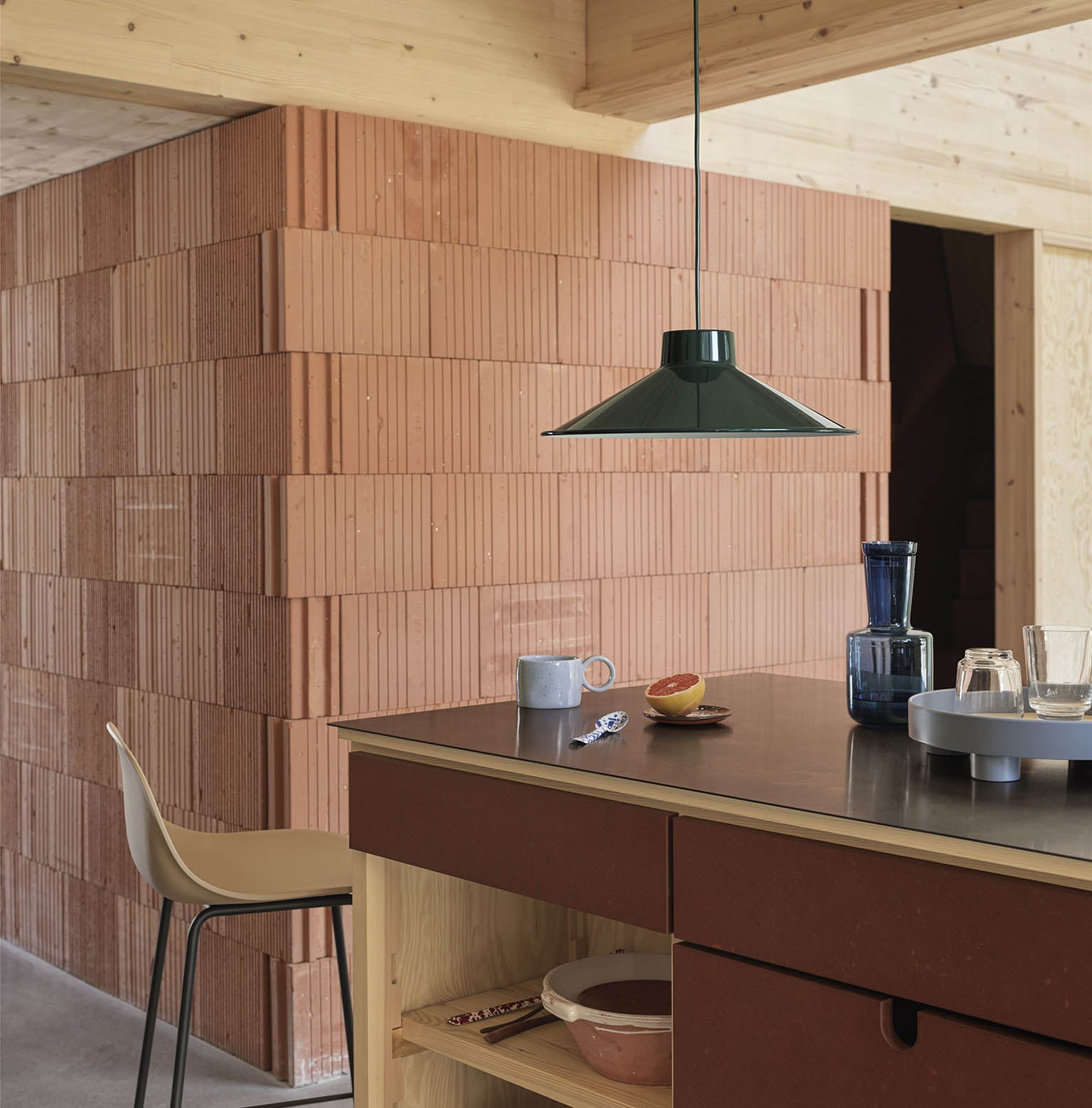 Muuto Raise Carafe Dark Blue