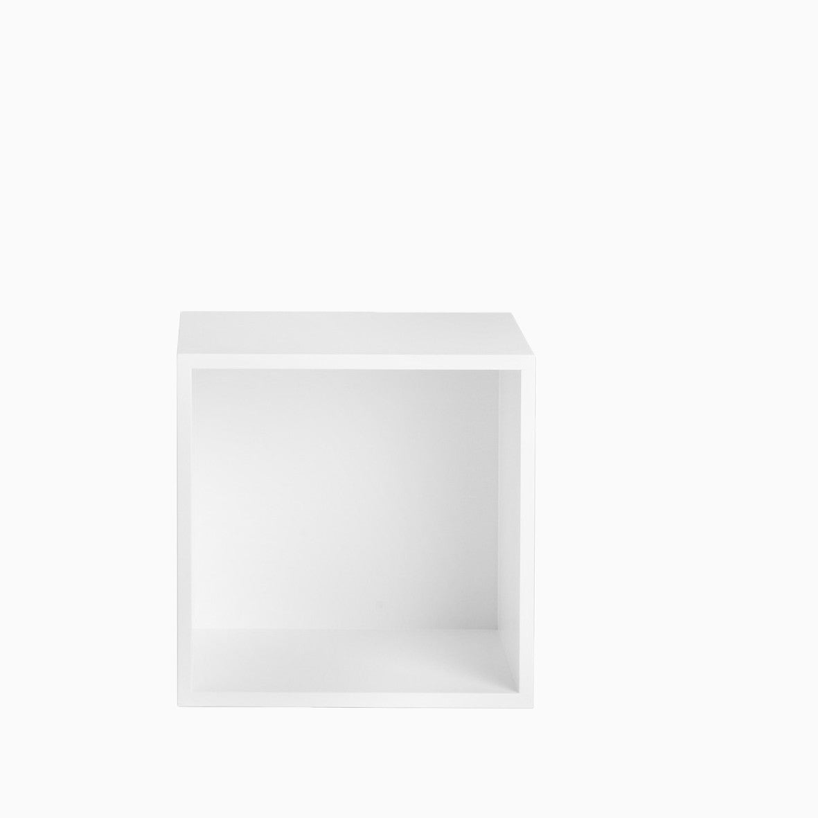 Muuto Stacked Shelves Medium White with Backboard