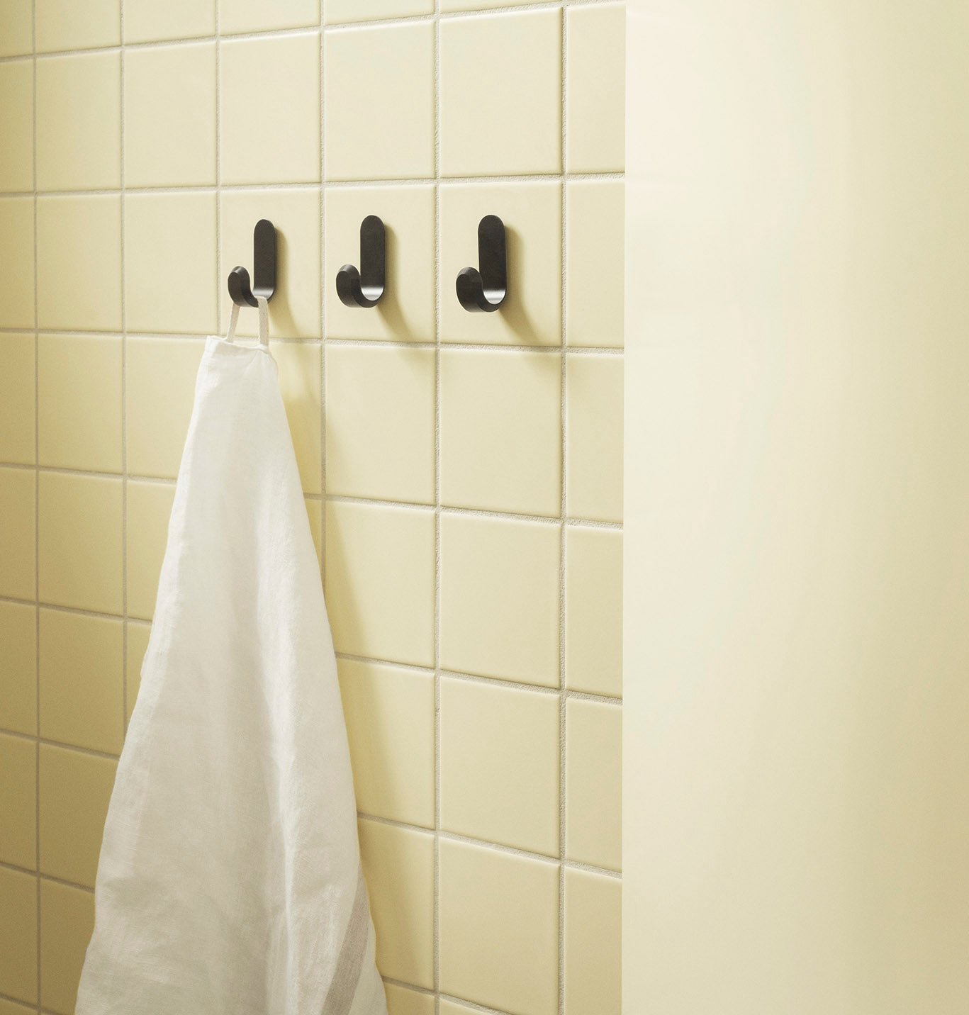 Normann Copenhagen Curve Mini Hooks Matt Black